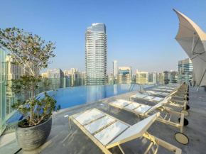 FIRST CLASS 1BR Inviting Marina View